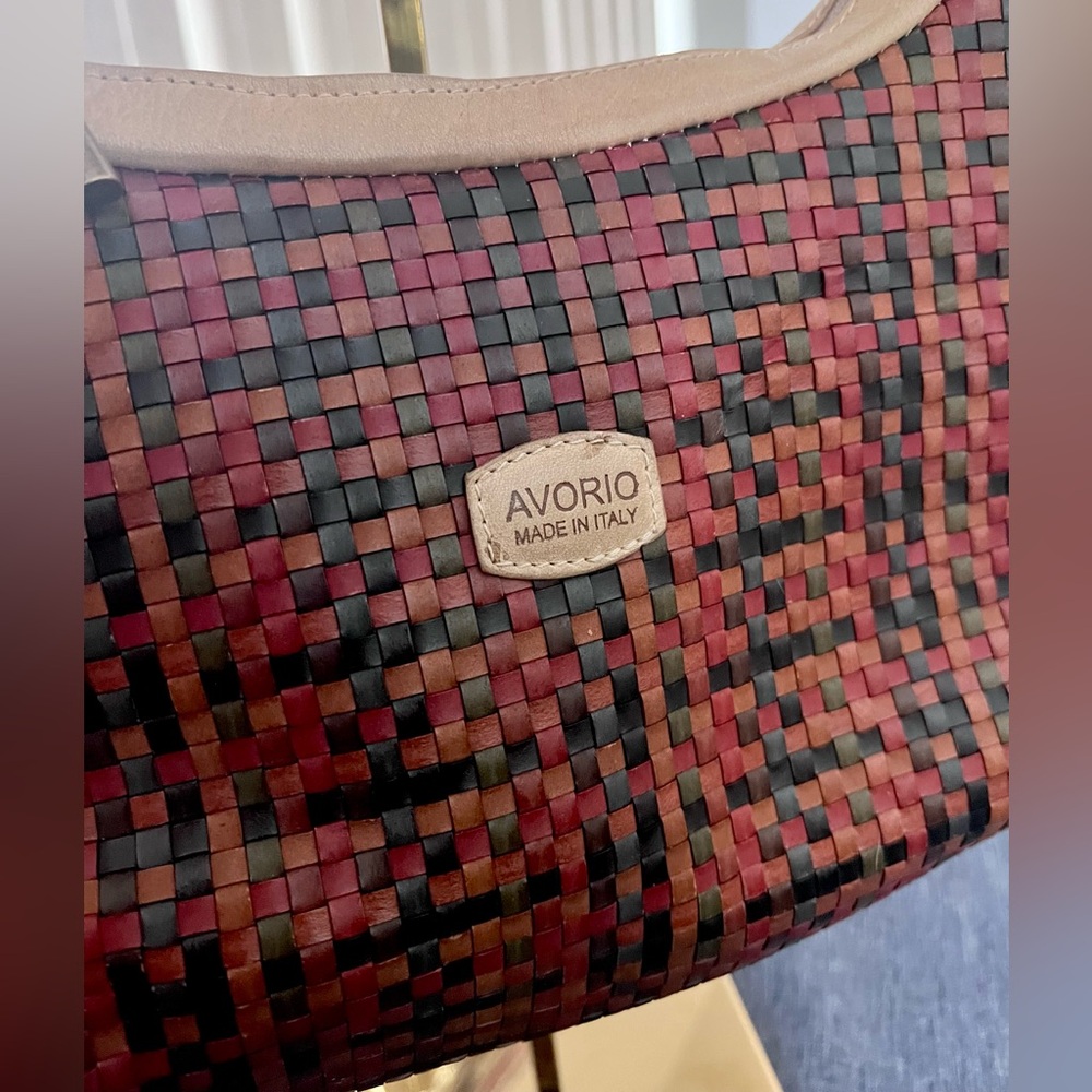 AVORIO ITALY Leather Woven Shoulder Bag  Black Tan Red Weave  Interior Call Out!